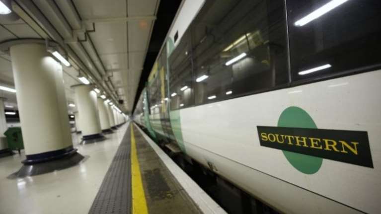 Λονδίνο: Μητέρα έπεσε με το παιδί της στις ράγες του μετρό και σώθηκαν