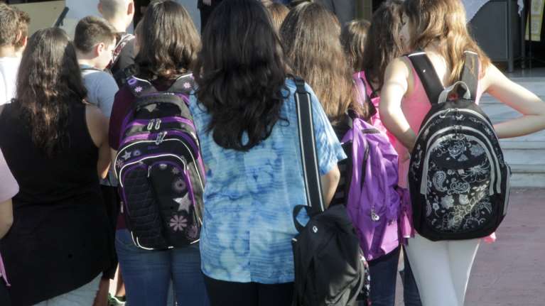 Πρώτο κουδούνι και αγιασμός αύριο στα σχολεία