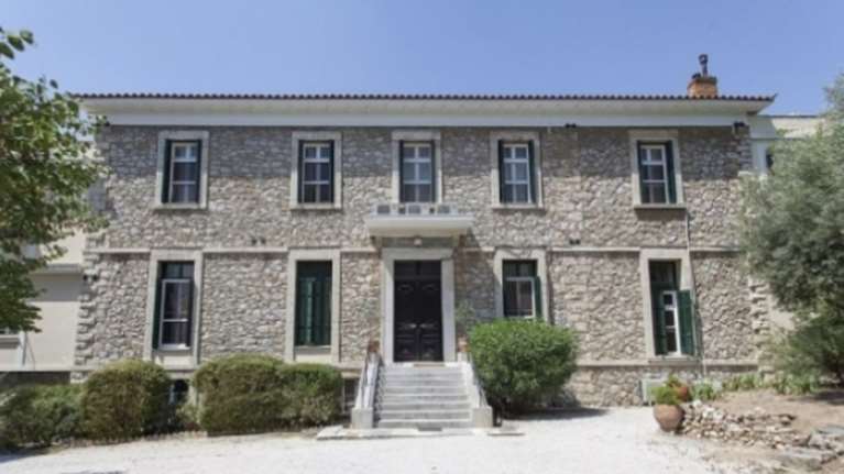 ΝΕΟΝ: Ο καλλιτέχνης Ανδρέας Λόλης στη Βρετανική Σχολή