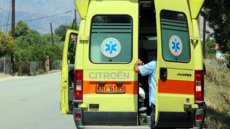 Αίσιο τέλος για τουρίστες που έκαναν κανό και παρασύρθηκαν από τα κύματα