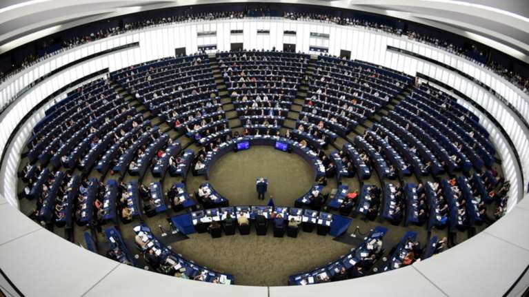 Ευρωβουλή: Πρώτη νίκη των ΜΜΕ κατά των ιντερνετικών κολοσσών