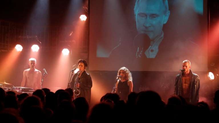 Στην εντατική από δηλητηρίαση μέλος των Pussy Riot