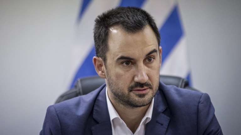 Στοχευμένες προσλήψεις στη δημόσια διοίκηση προανήγγειλε ο Αλέξης Χαρίτσης