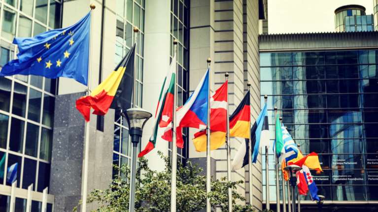 DW: Απέδωσαν τα έκτακτα χρηματοδοτικά μέτρα για την Ελλάδα;