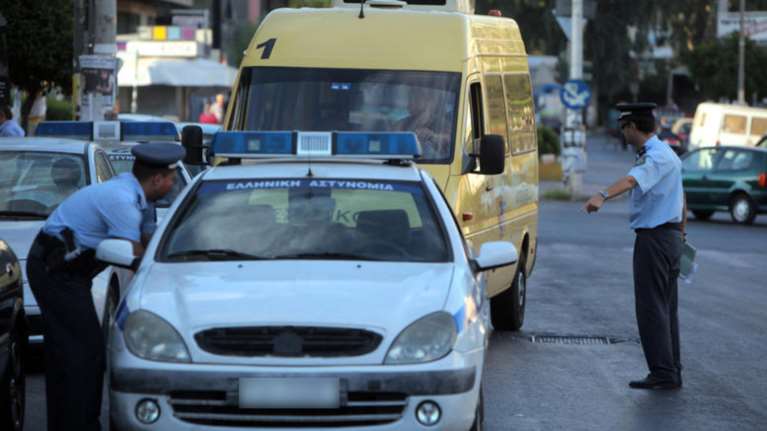 Σχολικά λεωφορεία με φθαρμένα ελαστικά και χωρίς πυροσβεστήρα