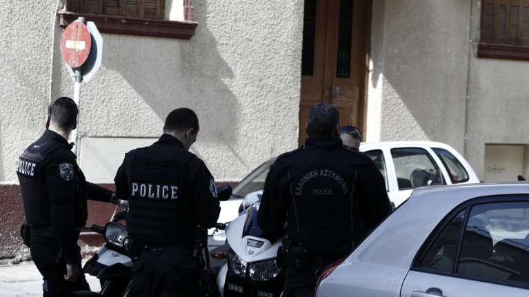 Σύλληψη απατεώνα στον Πειραιά - Εξαπατούσε ηλικιωμένους