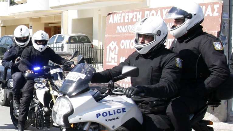 17 συλλήψεις σε «μίνι καζίνο» που εντοπίστηκε στην Καλλιθέα