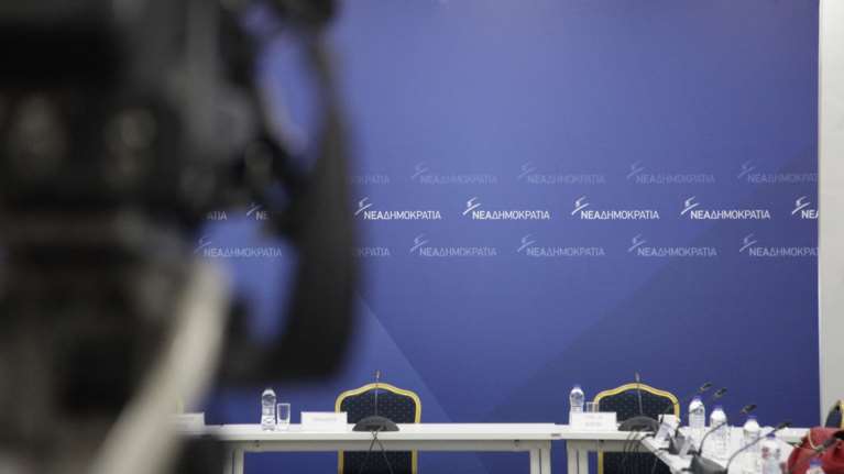 Η ΝΔ σταματά να στέλνει βουλευτές της στα πάνελ της ΕΡΤ