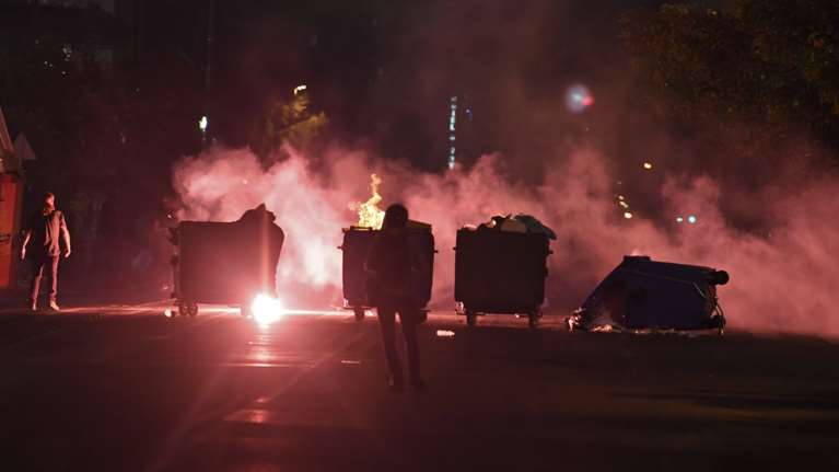 Επεισόδια στις πορείες για τον  Π. Φύσσα σε Πειραιά, Πάτρα &amp; Θεσσαλονίκη