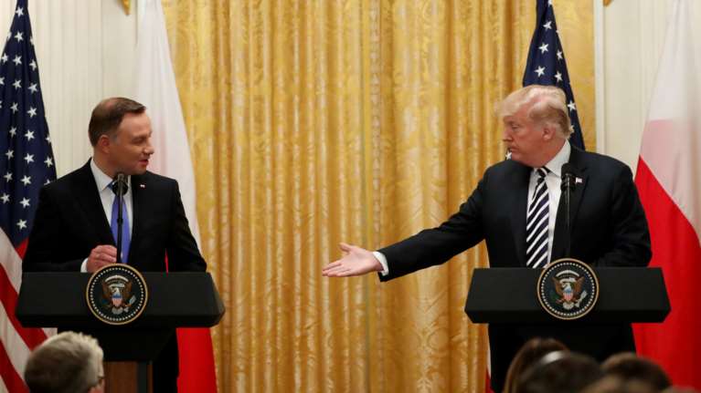 Ο Τραμπ θέλει μόνιμη στρατιωτική βάση στην Πολωνία