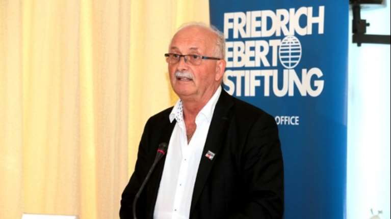 Μήνυμα Μπούλμαν για συνεργασία των προοδευτικών δυνάμεων