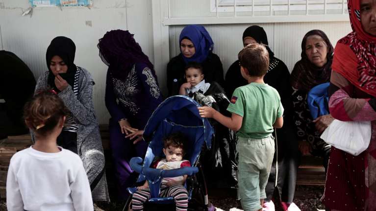 Έκκληση της Διεθνούς Αμνηστίας για μεταφορά των προσφύγων από τα νησιά