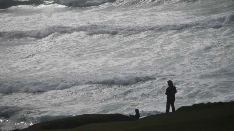 Nεκροί από την καταιγίδα Ali στην Ιρλανδία-Κατευθύνεται σε Β. Αγγλία-Ουαλία