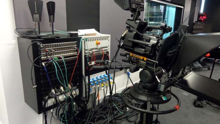 Κατατέθηκε η πρώτη δόση για τις τηλεοπτικές άδειες