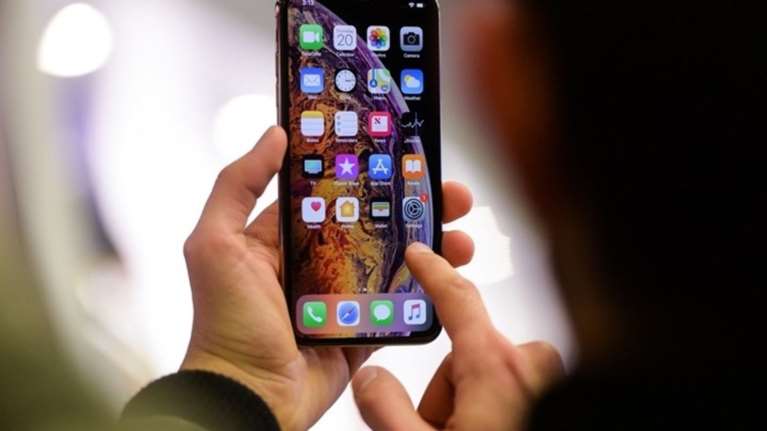 Ρώσοι πωλούν μια θέση στην ουρά για την αγορά του iPhone έναντι 3.185 €