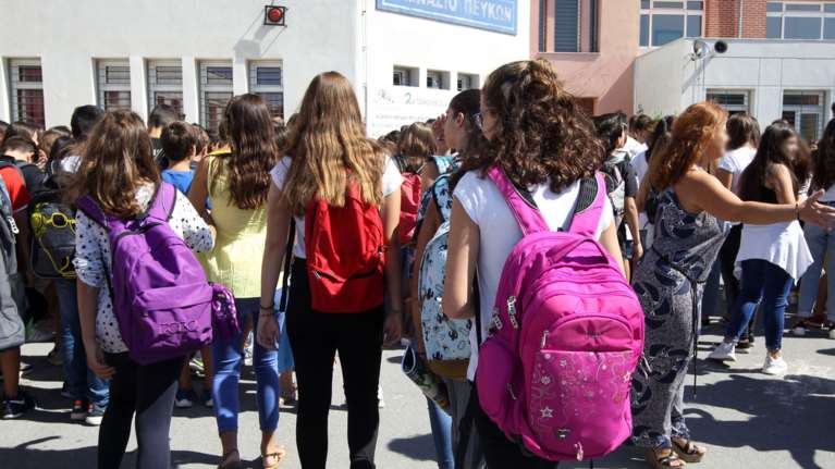 Διαμαρτυρία έξω από σχολείο της Θεσσαλονίκης για την πτώση ανεμιστήρα