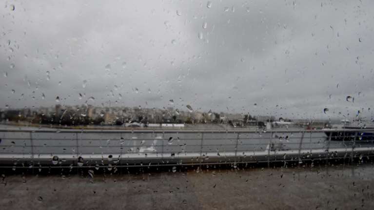 Η πρώτη καταιγίδα του φθινοπώρου - Θυελλώδεις άνεμοι και πτώση θερμοκρασίας