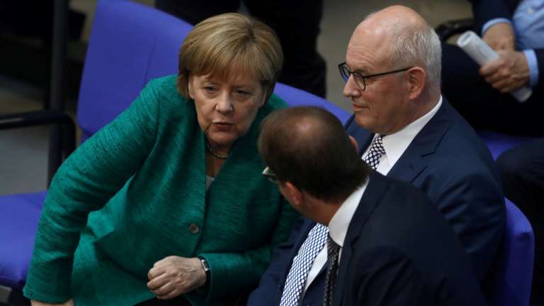 Μέρκελ για αποτυχία Κάουντερ: Στη Δημοκρατία υπάρχουν και ήττες