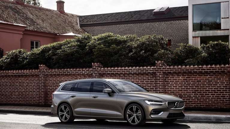 Νέο Volvo V60: Το wagon που διεκδικεί χώρο ανάμεσα στα SUV