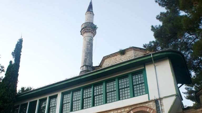 Ιωάννινα: Κατέρρευσε λόγω των θυελλωδών ανέμων ο μιναρές στο Ασλάν Τζαμί