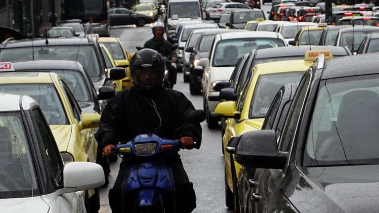 «Έμφραγμα» στους δρόμους της Αθήνας - κίνηση για γερά νεύρα