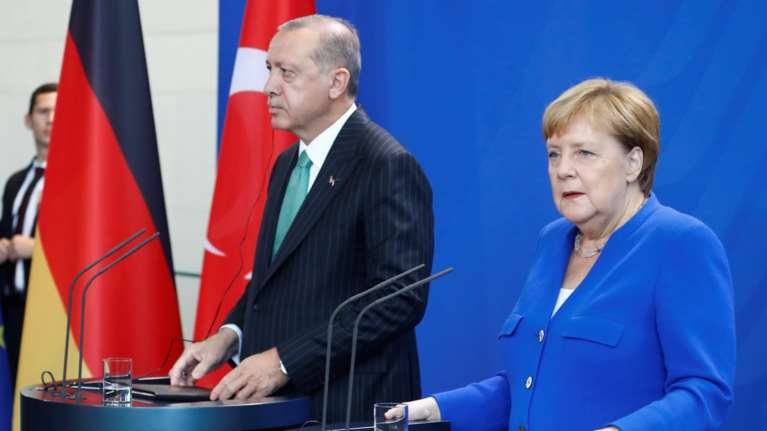 Ο Ερντογάν καλεί το Βερολίνο να απελάσει τους Γκιουλενιστές