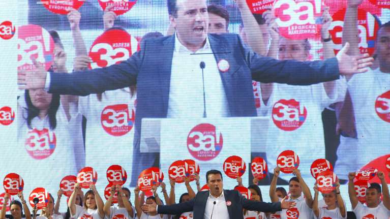 Bloomberg: Η πΓΔΜ ψηφίζει για να λύσει ένα πρόβλημα ή να το επιτείνει