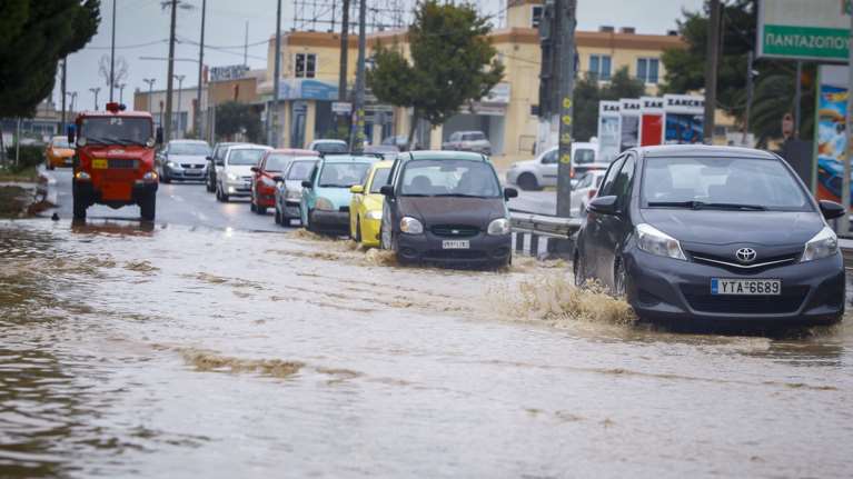 Κακοκαιρία: Σε ποια σημεία έχει διακοπεί η κυκλοφορία