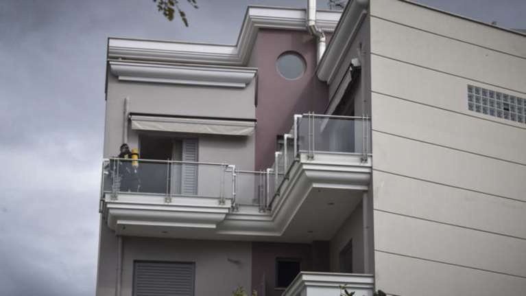 Τραγωδία στο Αργος: Η μητέρα κλειδώθηκε στο μπάνιο και γλίτωσε