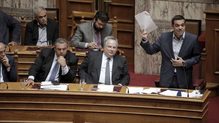 Ενδοκυβερνητικές κόντρες και &quot;αδειάσματα&quot;  για το δημοψήφισμα