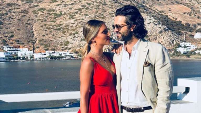 Αθηνά Οικονομάκου: Λίγο μετά τη γέννα, φόρεσε την παντελόνα - επένδυση του φετινού φθινοπώρου