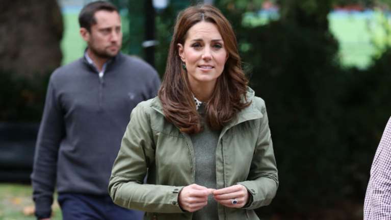 «Χαστούκι» στη Μέγκαν: Με παλιό Zara παντελόνι η πρώτη εμφάνιση της Κέιτ