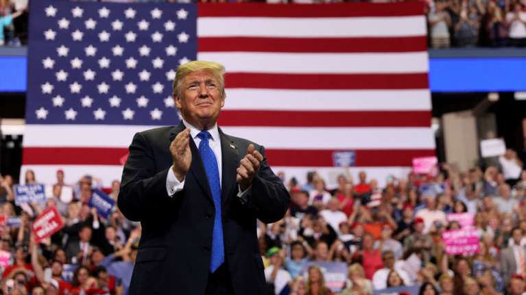 New York Times: Ο Τραμπ βοήθησε τους γονείς του να φοροδιαφύγουν