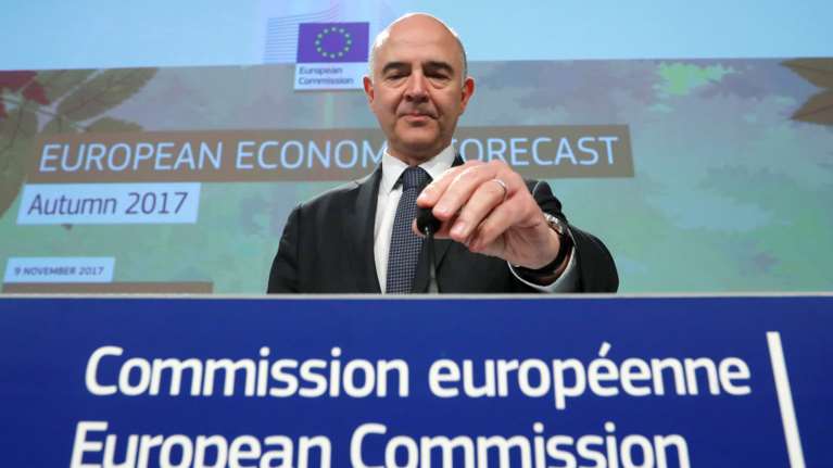 Πυρ ομαδόν από «Λέγκα» και «Πέντε Αστέρια» εναντίον Μοσκοβισί