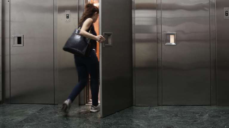 Χανιά: Θρίλερ με τον θάνατο της 20χρονης σε ασανσέρ ξενοδοχείου