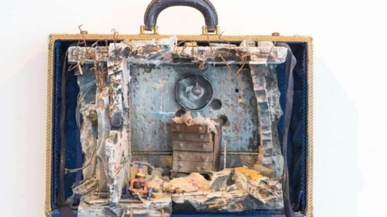 &quot;Βαλίτσες προσφύγων&quot;: Το συγκλονιστικό έργο του Μοχάμαντ Χαφέζ