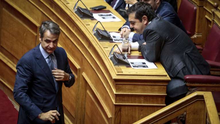 Οι δημοσκοπήσεις και η μάχη για την «προεκλογική» ατζέντα