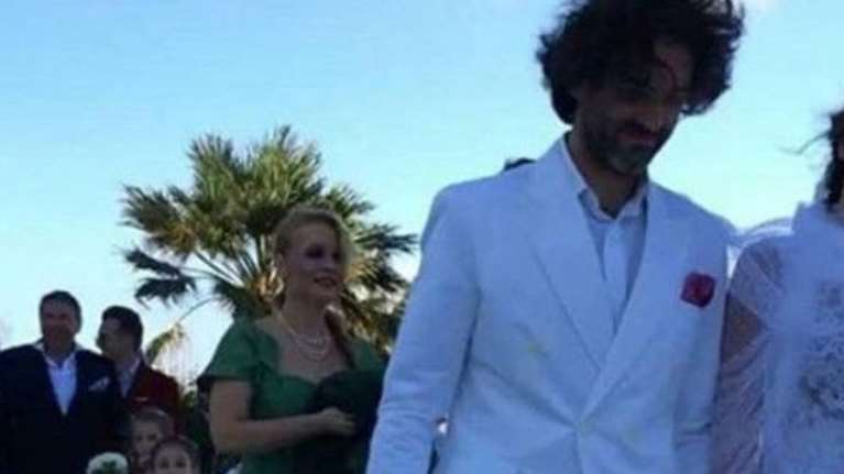 Οι πρώτες φωτό από το γάμο της Οικονομάκου - Το νυφικό έκπληξη