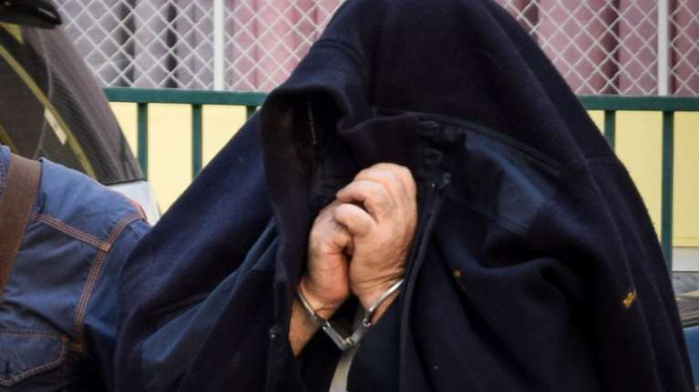 Διάλογοι του καθηγητή ΤΕΙ με φοιτήτριες - Κοπλιμέντα και σχέσεις