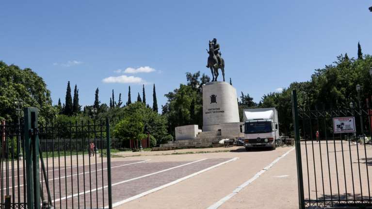 Επίθεση κουκουλοφόρων σε αστυνομικούς στο Πεδίον του Άρεως