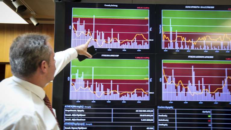 Σε χαμηλό από τον Φεβρουάριο του 2017 το ΧΑ - Πιέσεις στις τράπεζες