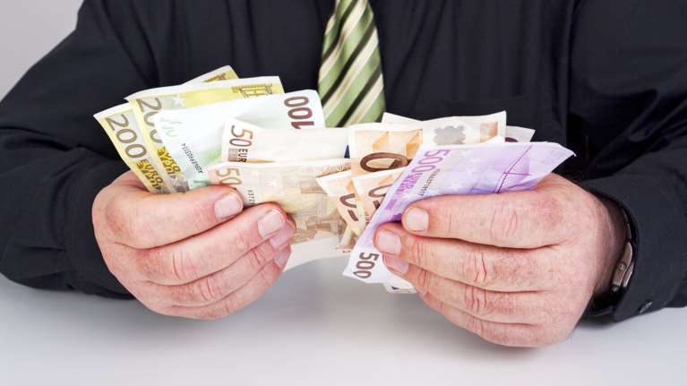 Νέα έκθεση: Oι πιο τρωτοί κλάδοι στο «μαύρο χρήμα» στην Ελλάδα