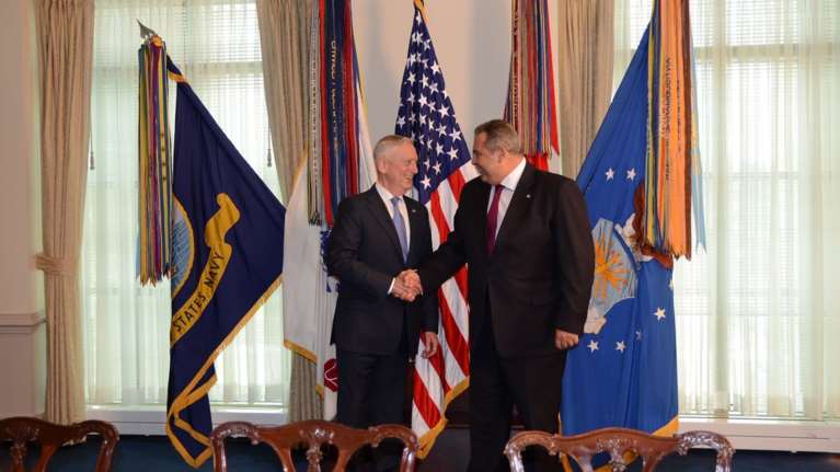 Ιστορίες διπλωματικής τρέλας: Η πΓΔΜ, ο Καμμένος &amp; το Μαξίμου