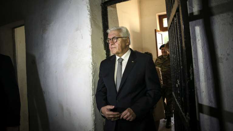 Συμβολική επίσκεψη Σταϊνμάγερ στο στρατόπεδο Χαϊδαρίου