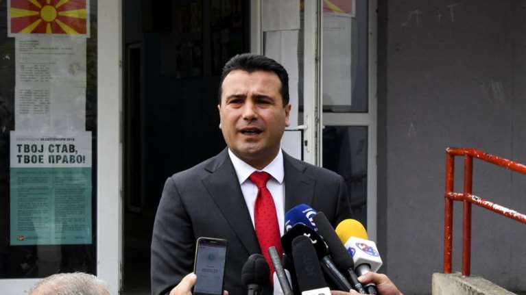 Σκοπιανά ΜΜΕ: Ο Ζάεφ φέρεται να εξασφάλισε τους 80 βουλευτές