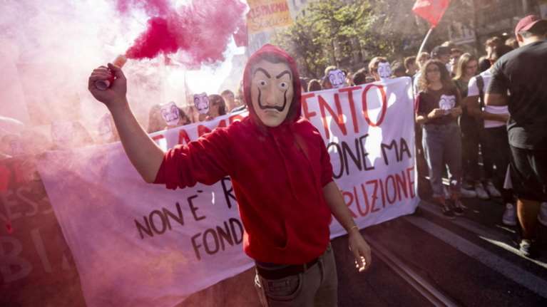 Κινητοποιήσεις μαθητών-Έκαψαν ομοιώματα των Σαλβίνι &amp; Ντι Μάιο