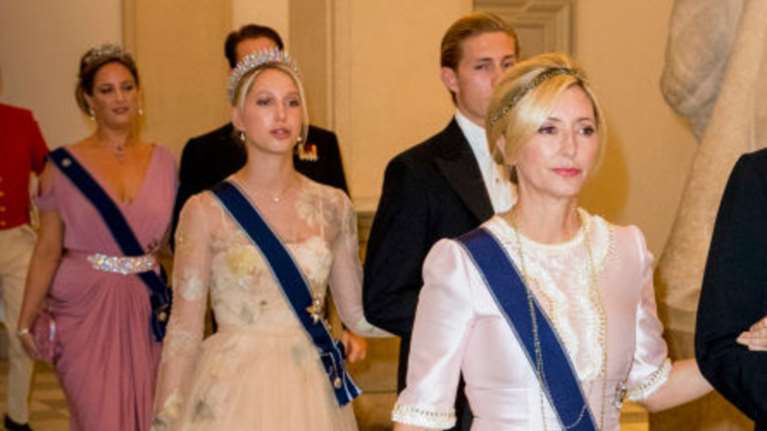 Mαρί Σαντάλ: Γιατί κάθισε μπροστά από την Κέιτ και τη Μέγκαν [Εικόνες]