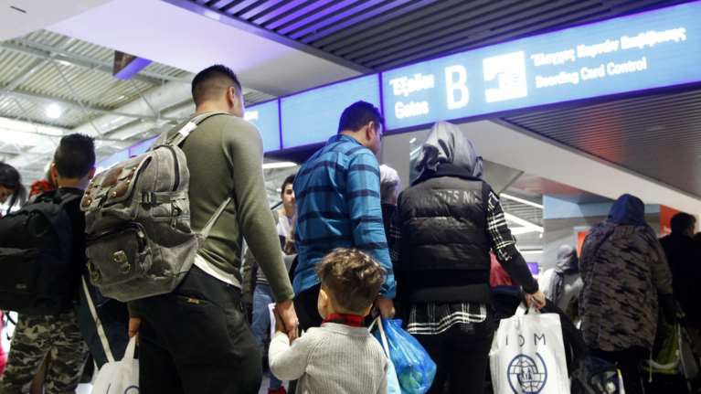 Οικογενειακή επανένωση στη Γερμανία για τους πρώτους 177 πρόσφυγες