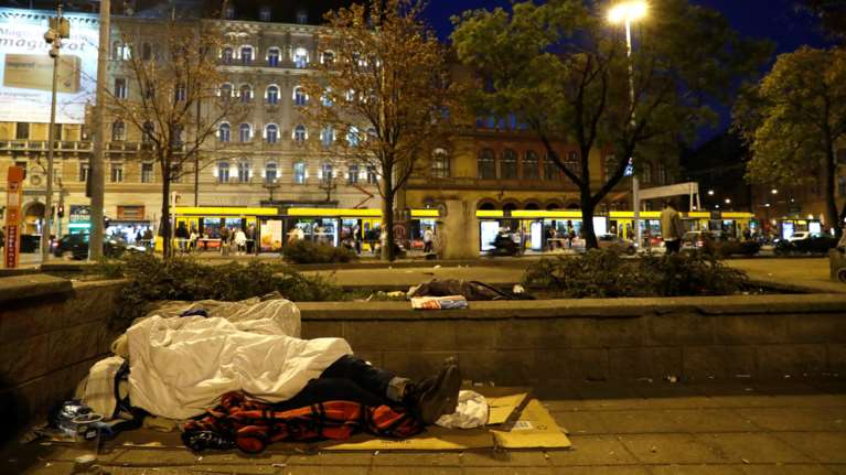 H Oυγγαρία απαγορεύει σε αστέγους να κοιμούνται στους δρόμους