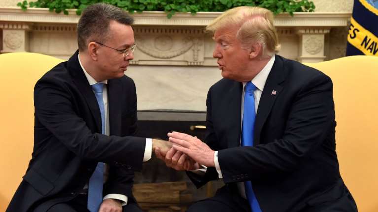 Tραμπ: Δεν υπάρχει συμφωνία για την άρση των κυρώσεων σε βάρος της Τουρκίας